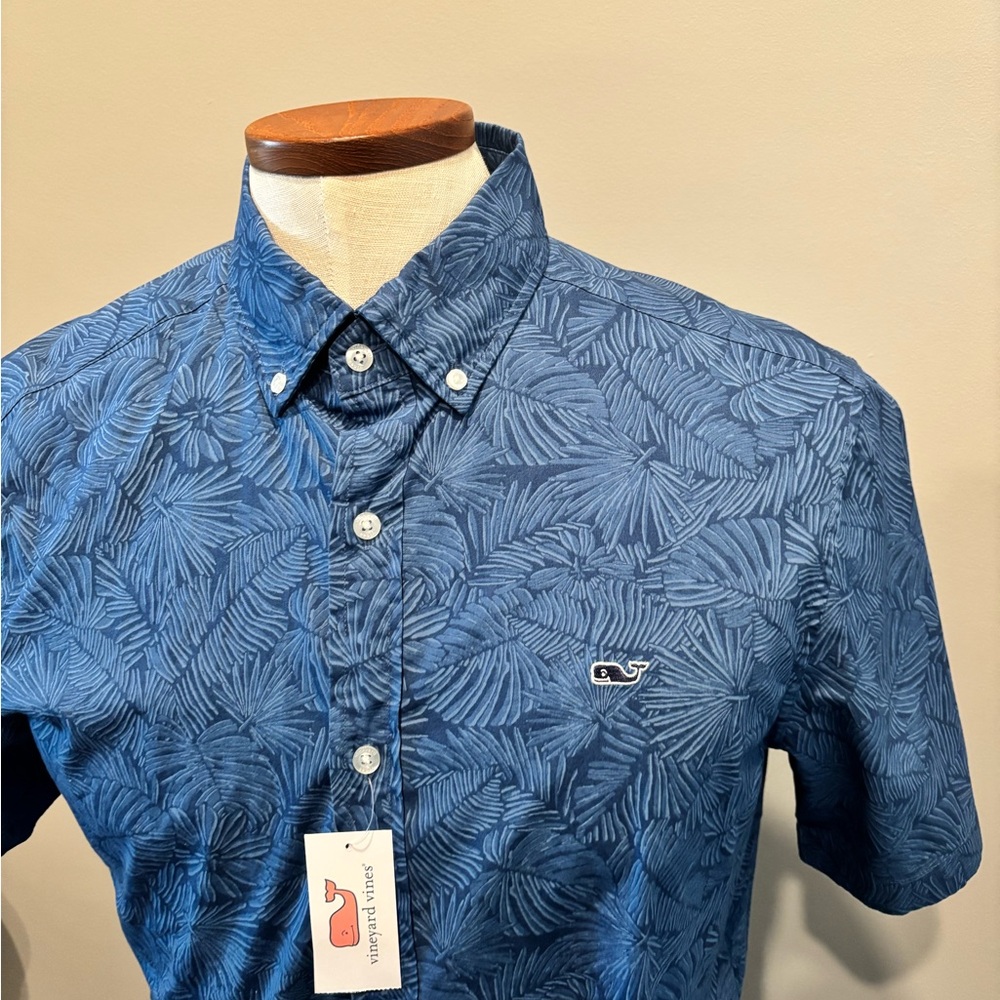 Men’s Vineyard Vines button down shirt - Picture 2 of 5